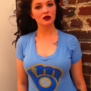 MILWAUKEE BREWERS Wright & Ditson Size M Ladies' T